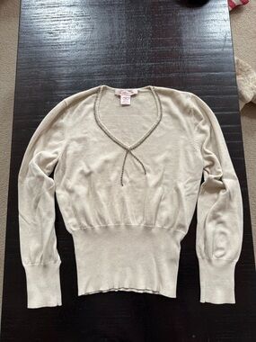 Nine & Co. Cream V-Neck Knit Top with Beaded Trim- vintage